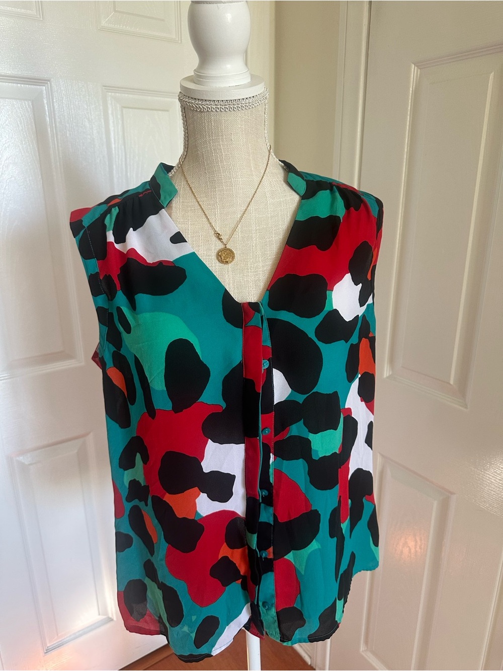 Worthington Sleeveless Button-Front Blouse in Teal, Red & Black